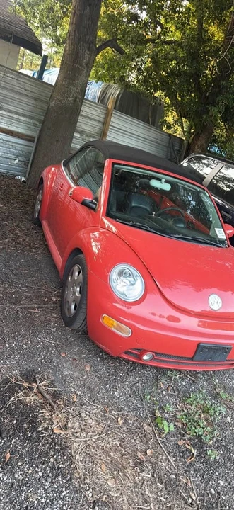 2003 Volkswagen New Beetle - Image 2 of 3