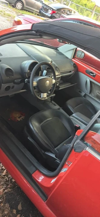 2003 Volkswagen New Beetle - Image 3 of 3