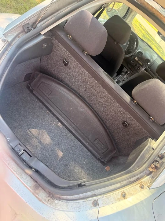 2003 Volkswagen New Beetle - Image 9 of 10