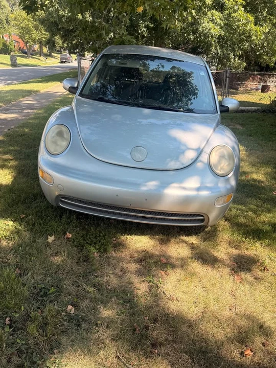 2003 Volkswagen New Beetle - Image 2 of 10