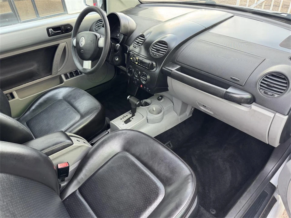 2003 Volkswagen New Beetle - Image 6 of 10