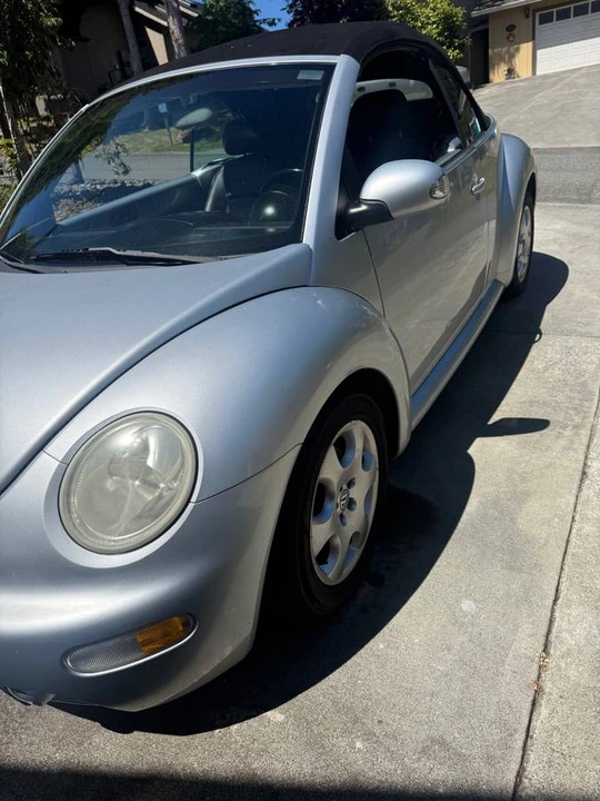2003 Volkswagen New Beetle - Image 2 of 9