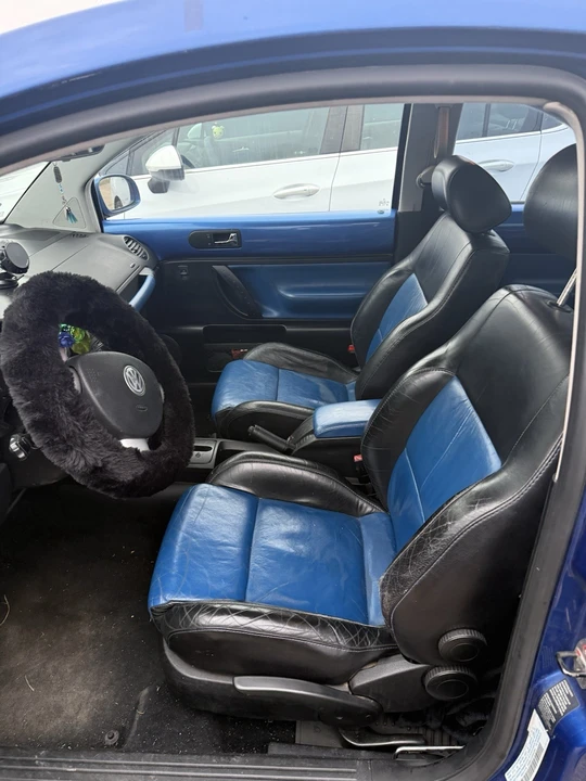 2003 Volkswagen New Beetle - Image 5 of 16