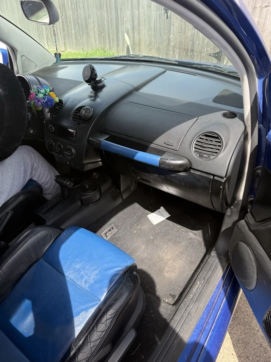 2003 Volkswagen New Beetle - Image 9 of 16