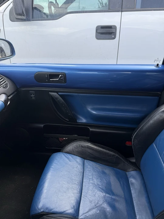 2003 Volkswagen New Beetle - Image 13 of 16