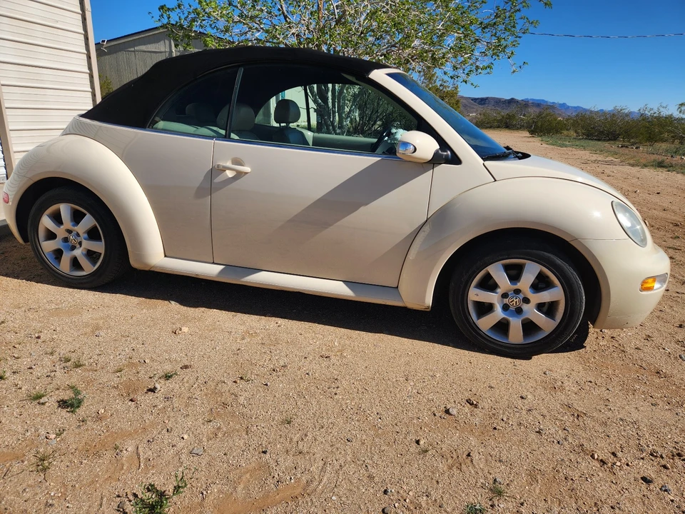 2003 Volkswagen New Beetle - Image 11 of 21