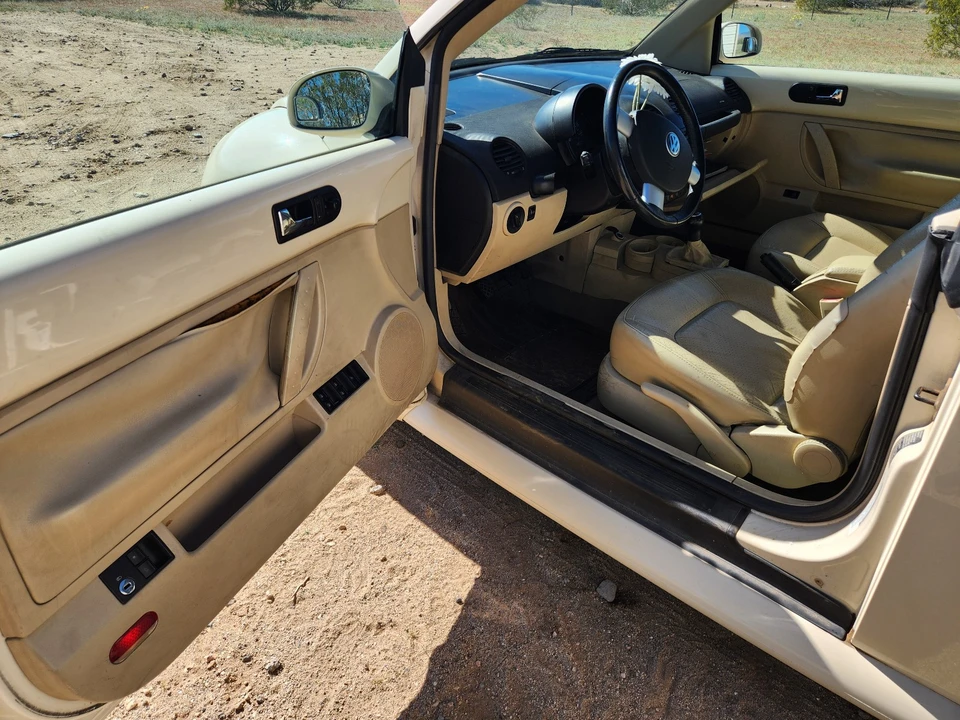 2003 Volkswagen New Beetle - Image 16 of 21
