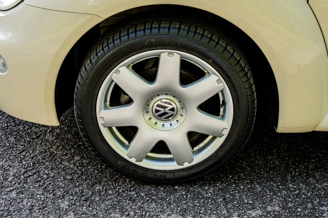 2003 Volkswagen New Beetle - Image 11 of 30
