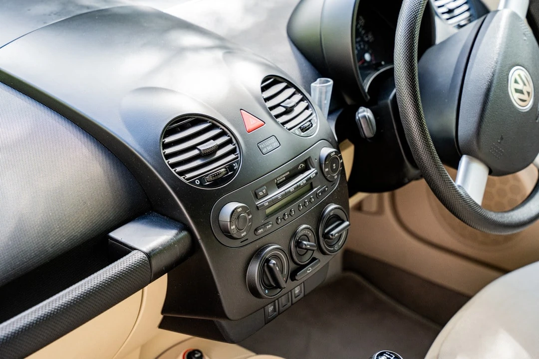 2003 Volkswagen New Beetle - Image 22 of 30