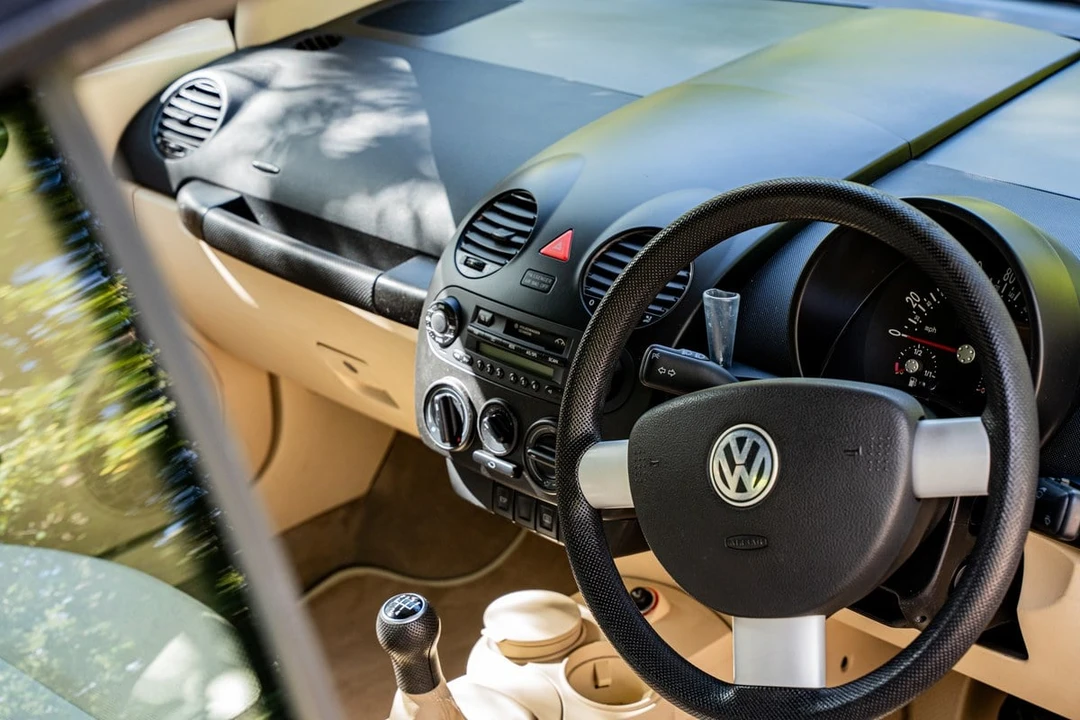 2003 Volkswagen New Beetle - Image 20 of 30