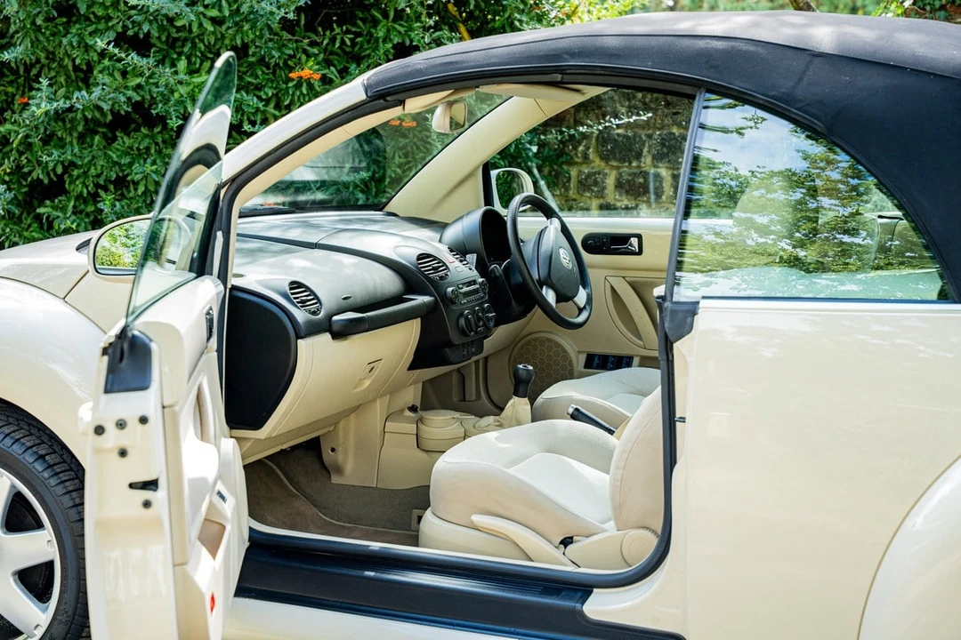 2003 Volkswagen New Beetle - Image 15 of 30