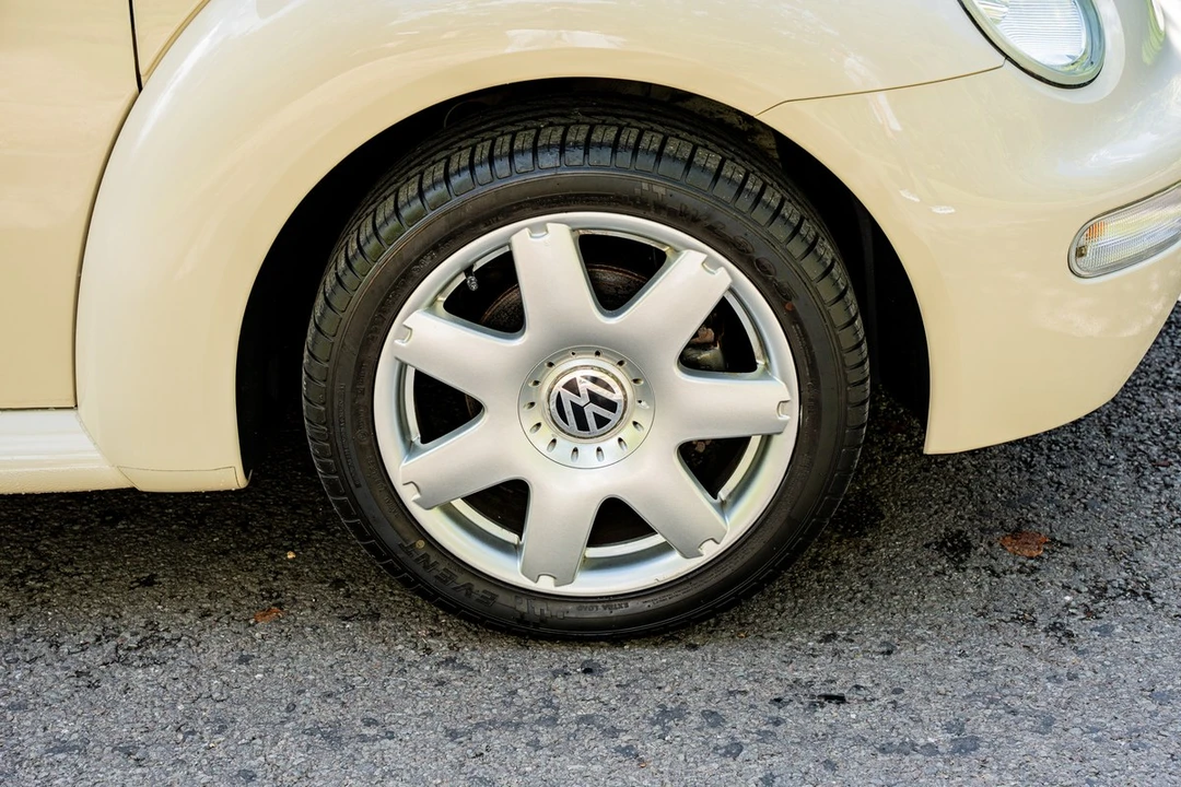2003 Volkswagen New Beetle - Image 13 of 30