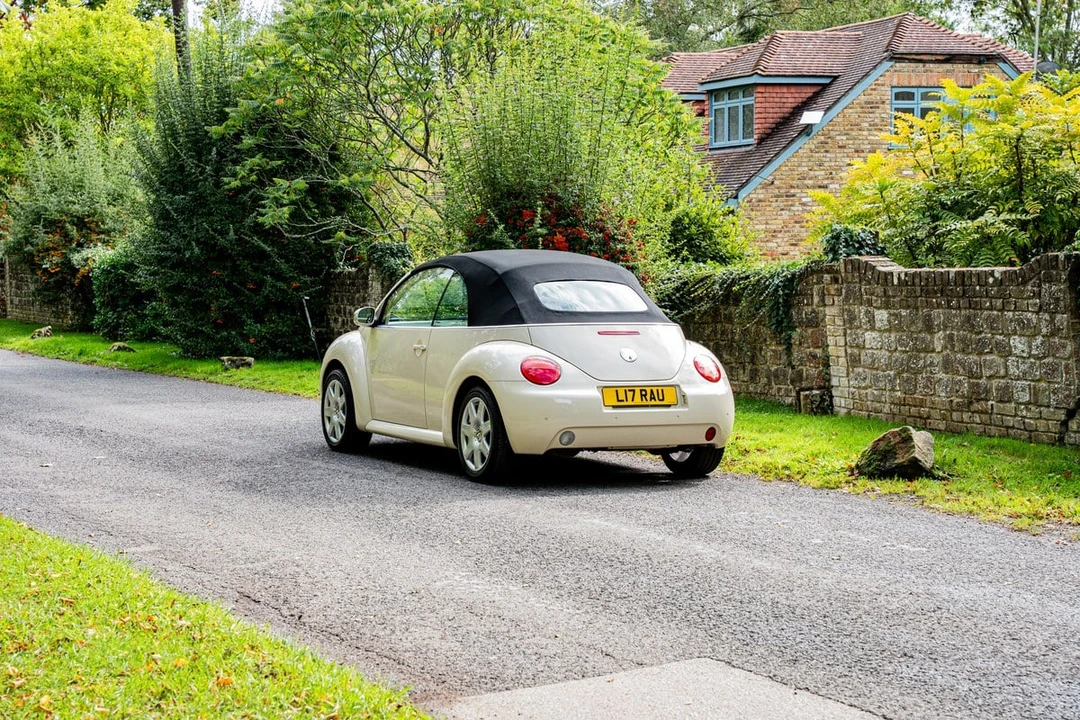 2003 Volkswagen New Beetle - Image 10 of 30