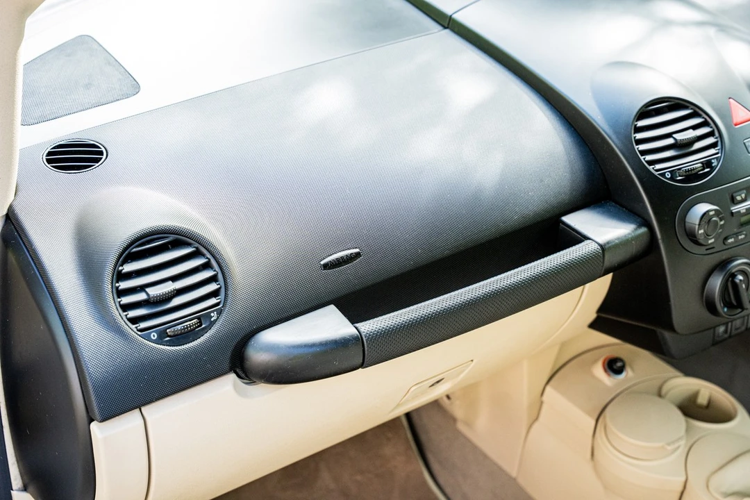 2003 Volkswagen New Beetle - Image 25 of 30