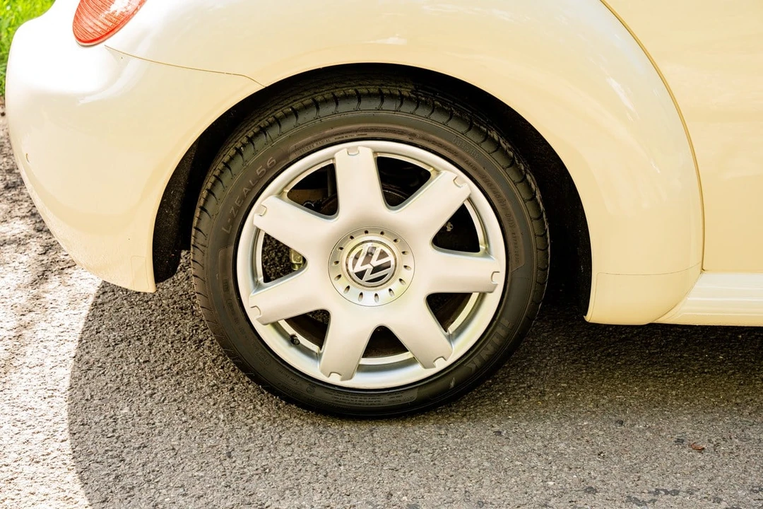 2003 Volkswagen New Beetle - Image 12 of 30
