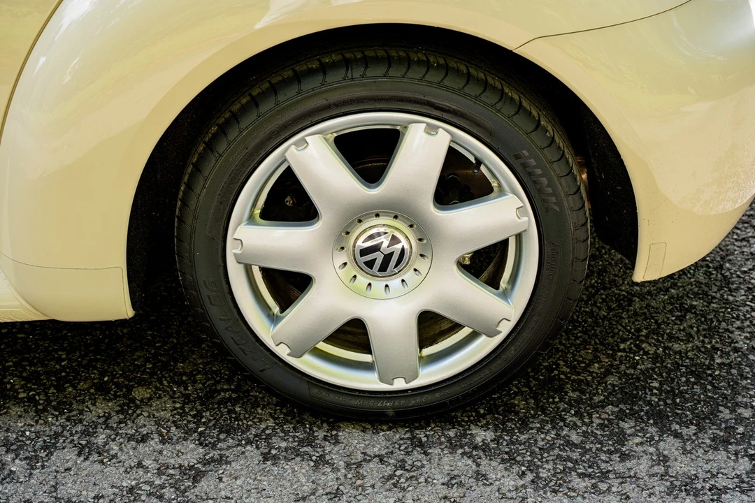 2003 Volkswagen New Beetle - Image 14 of 30
