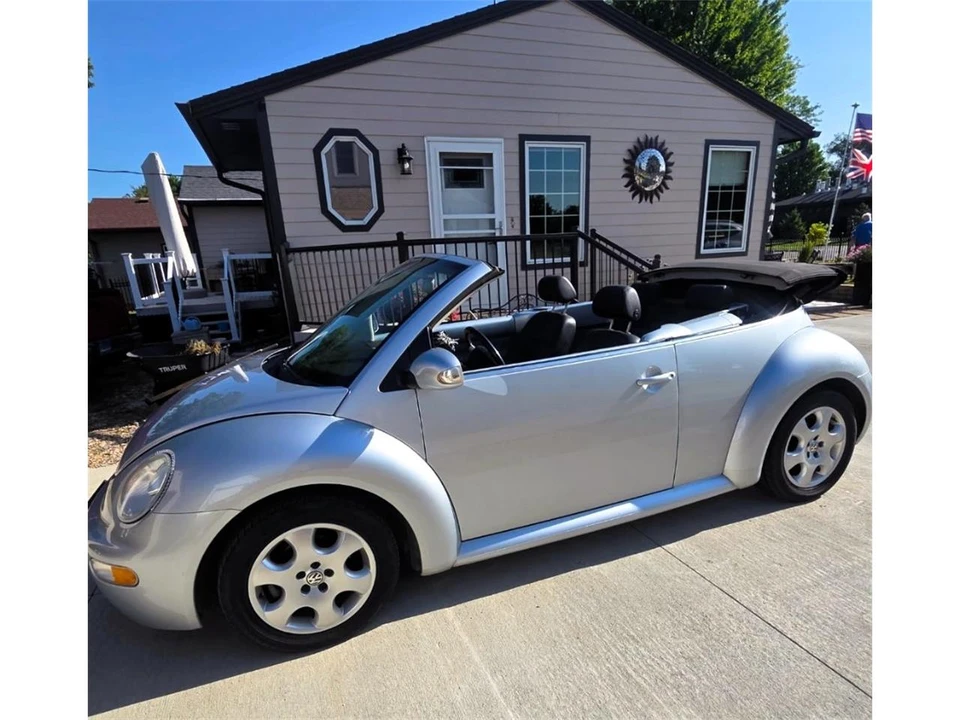 2003 Volkswagen New Beetle - Image 6 of 9