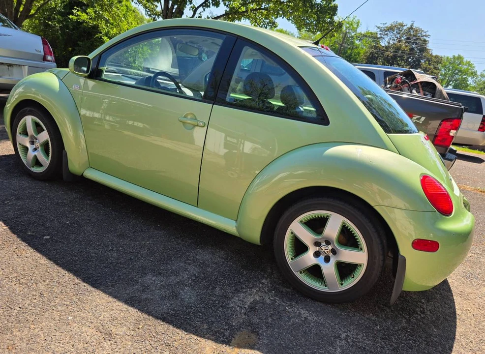 2003 Volkswagen New Beetle - Image 2 of 11