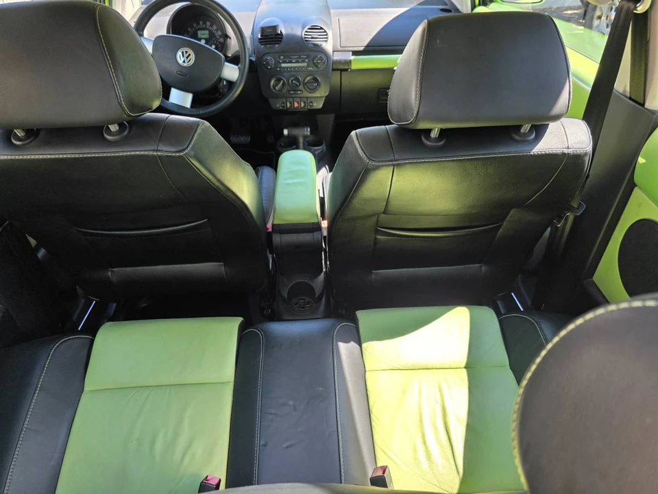 2003 Volkswagen New Beetle - Image 6 of 11