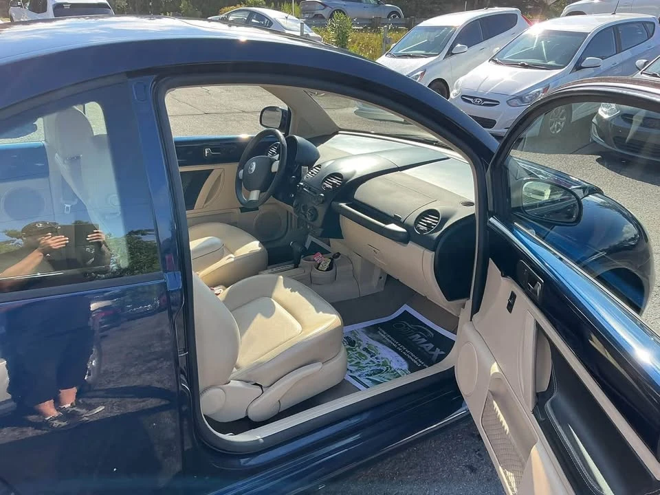 2003 Volkswagen New Beetle - Image 10 of 12