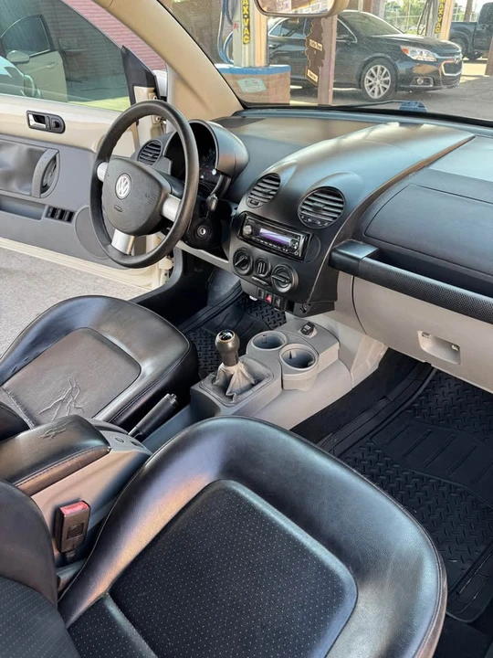2003 Volkswagen Beetle (1980-2003) - Image 7 of 10