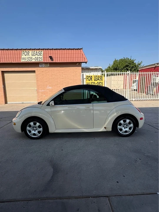 2003 Volkswagen Beetle (1980-2003) - Image 5 of 10