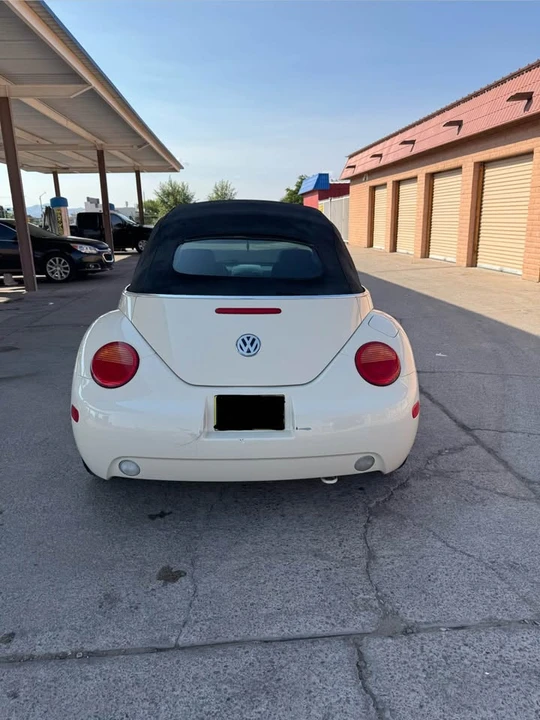 2003 Volkswagen Beetle (1980-2003) - Image 4 of 10