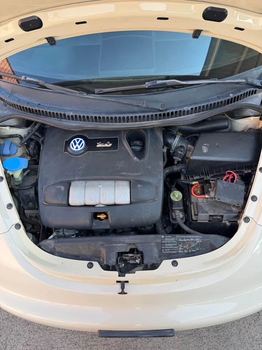 2003 Volkswagen Beetle (1980-2003) - Image 6 of 10