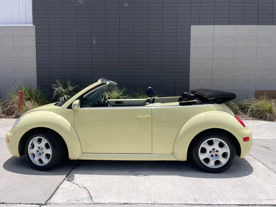 2003 Volkswagen Beetle (1980-2003) - Image 4 of 11