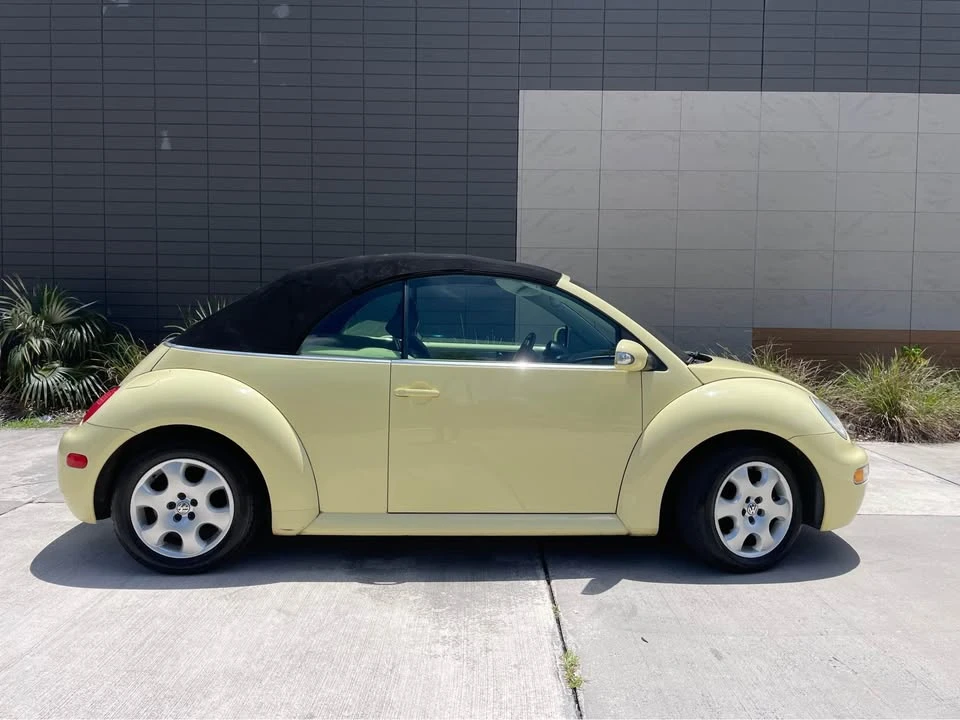 2003 Volkswagen Beetle (1980-2003) - Image 9 of 11