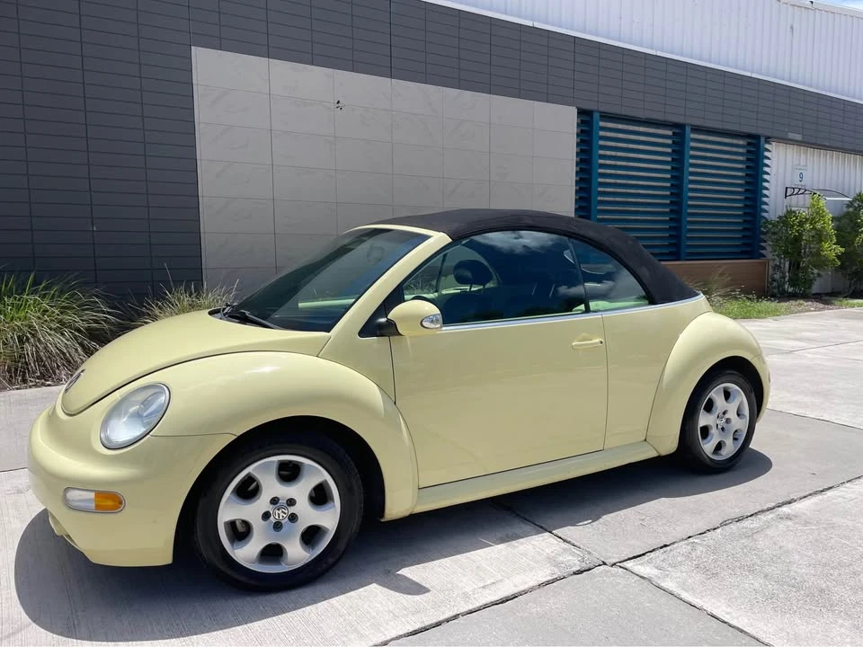 2003 Volkswagen Beetle (1980-2003) - Image 10 of 11