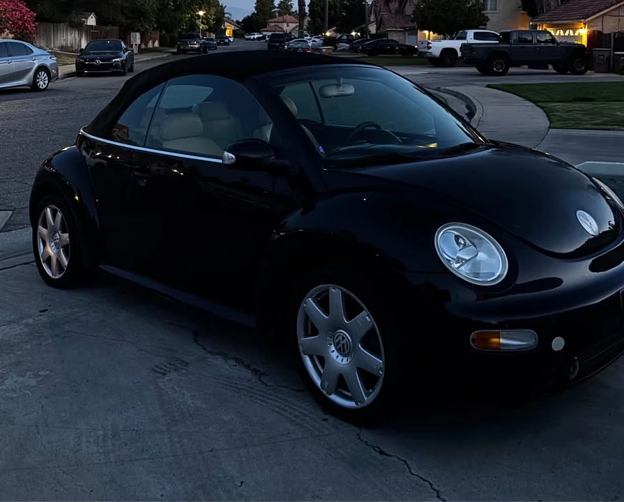 2003 Volkswagen New Beetle - Image 2 of 3