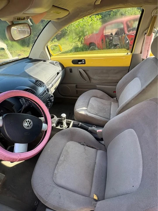 2003 Volkswagen New Beetle - Image 6 of 11