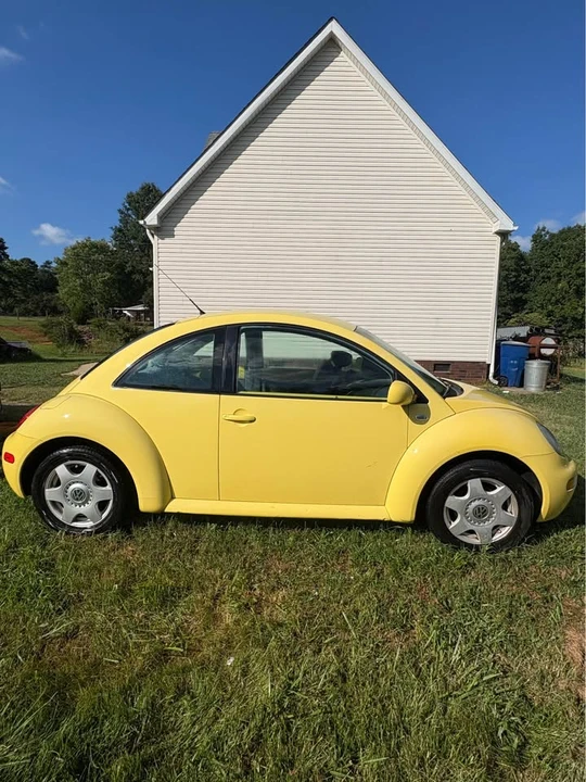 2003 Volkswagen New Beetle - Image 2 of 11