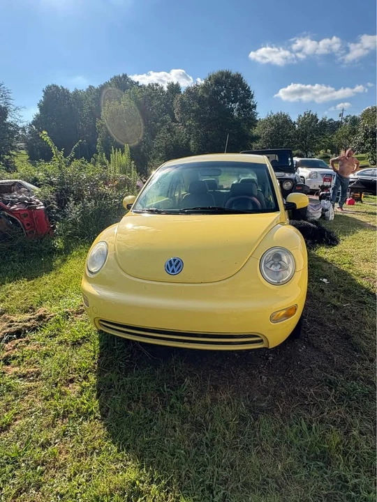 2003 Volkswagen New Beetle - Image 3 of 11