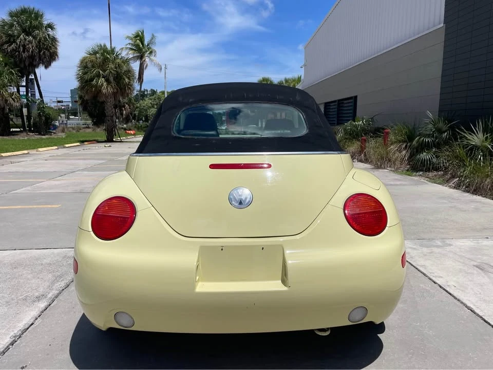 2003 Volkswagen Beetle (1980-2003) - Image 3 of 8