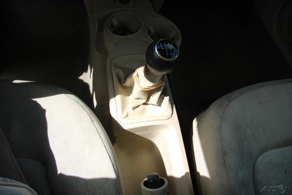 2003 Volkswagen New Beetle - Image 19 of 21