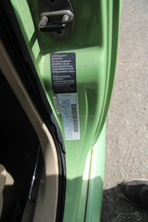 2003 Volkswagen New Beetle - Image 12 of 21