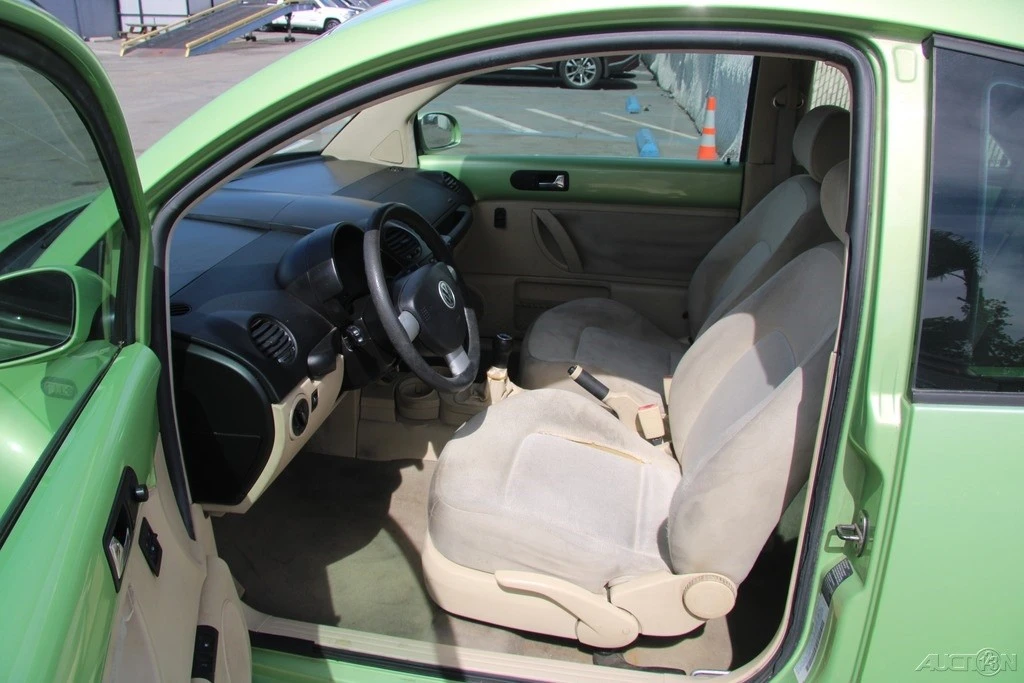 2003 Volkswagen New Beetle - Image 14 of 21