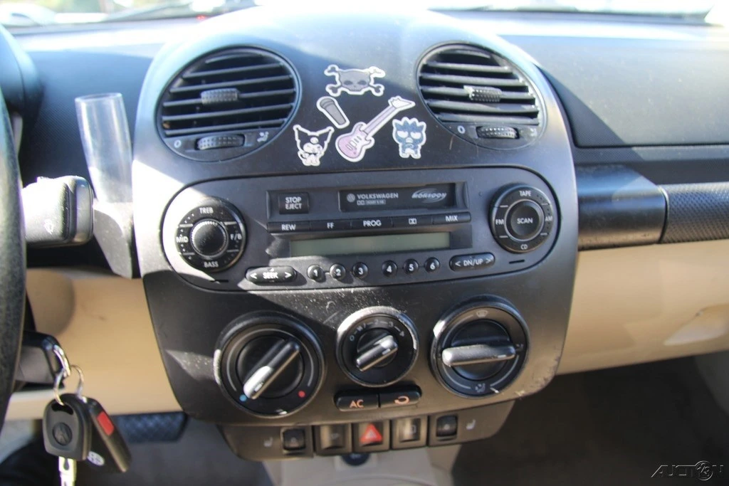 2003 Volkswagen New Beetle - Image 16 of 21