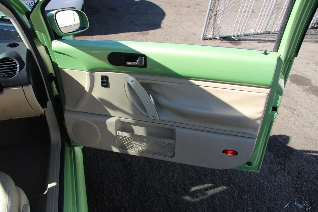 2003 Volkswagen New Beetle - Image 19 of 21