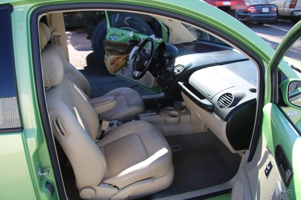 2003 Volkswagen New Beetle - Image 20 of 21