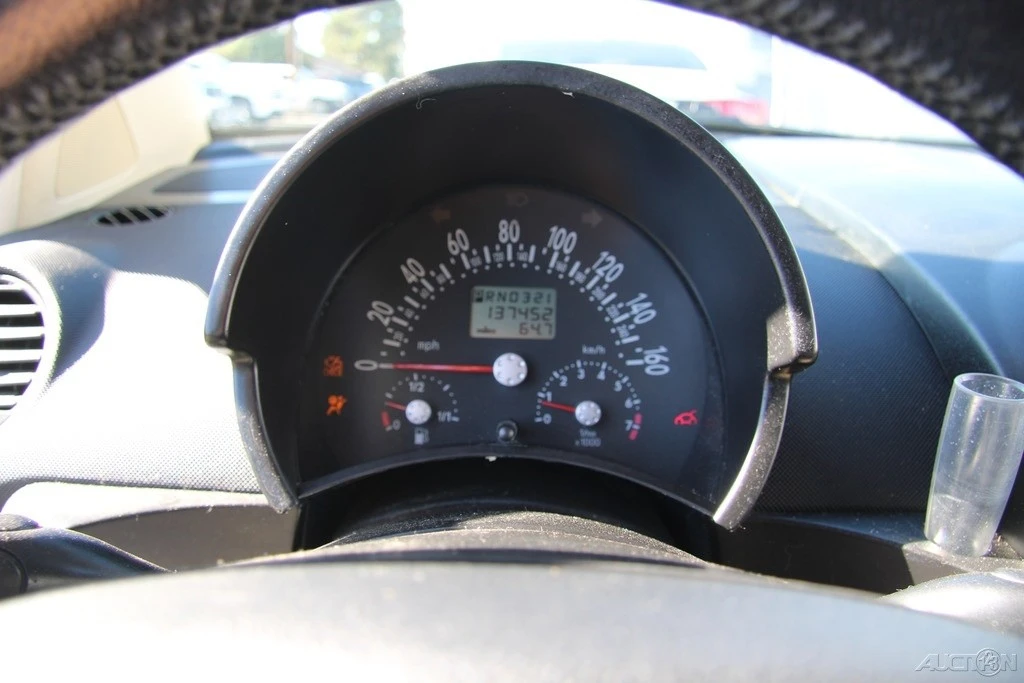 2003 Volkswagen New Beetle - Image 14 of 21