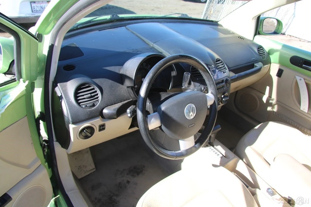 2003 Volkswagen New Beetle - Image 13 of 21