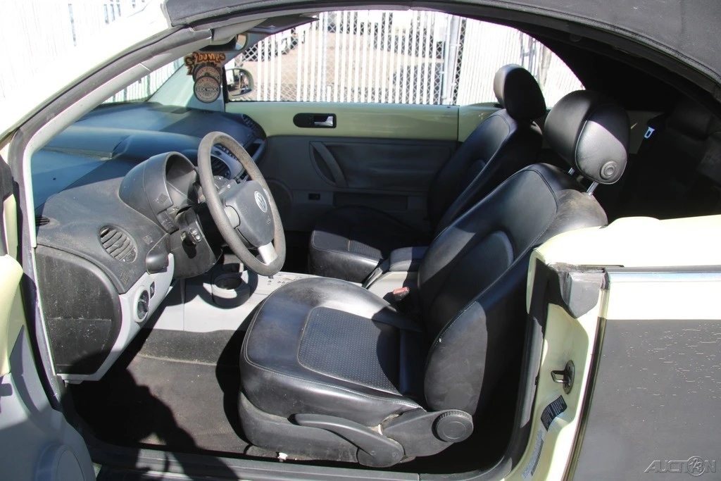 2003 Volkswagen New Beetle - Image 12 of 21
