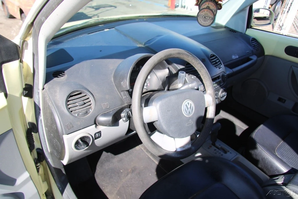 2003 Volkswagen New Beetle - Image 13 of 21