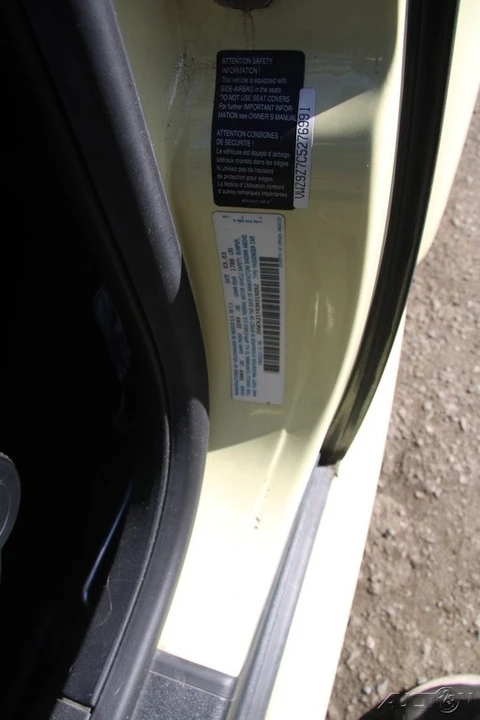 2003 Volkswagen New Beetle - Image 10 of 21