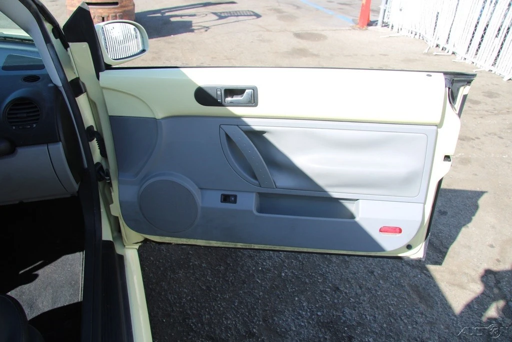 2003 Volkswagen New Beetle - Image 21 of 21