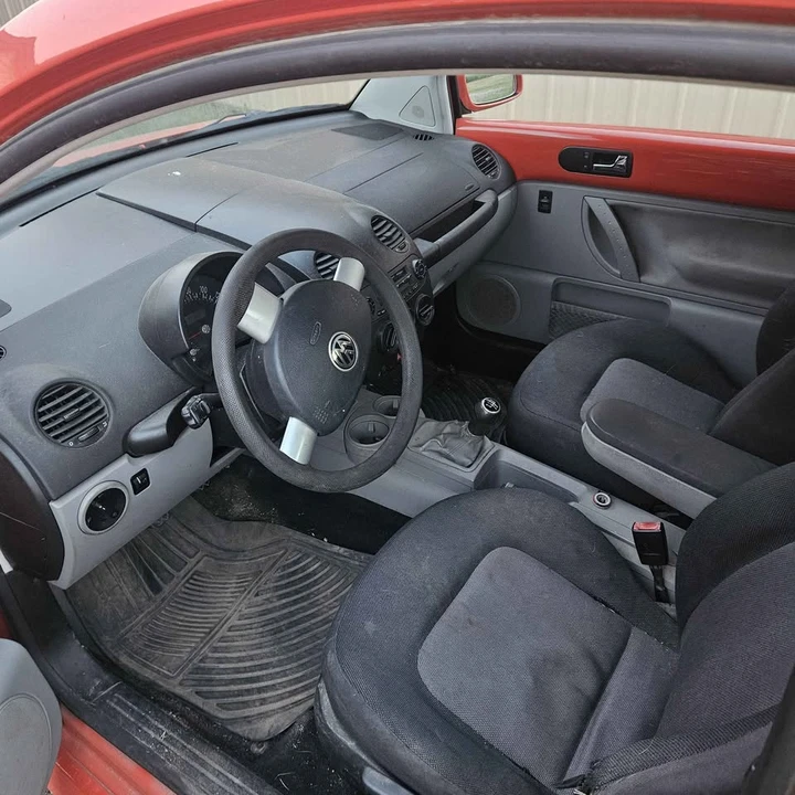 2003 Volkswagen New Beetle - Image 5 of 6