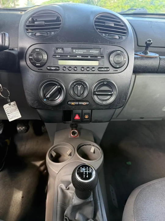 2003 Volkswagen New Beetle - Image 16 of 17